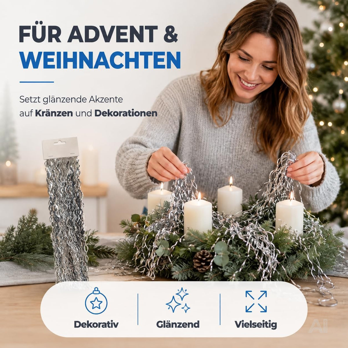 Silbernes Lametta als Weihnachtsdekoration – an einem Adventskranz