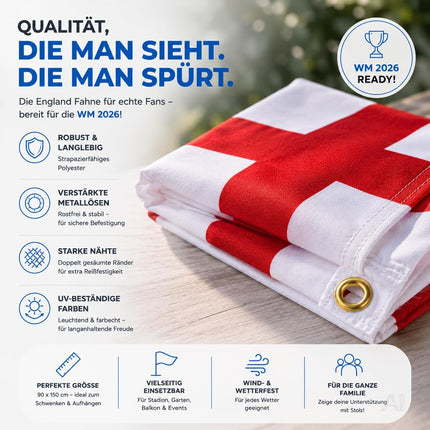 Englische Flagge mit rotem Kreuz auf weißem Grund – Nahaufnahme des gefalteten Stoffes