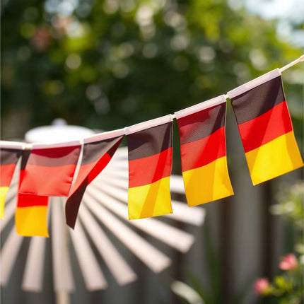 XXL Wimpelkette 10 Meter Deutschland Girlande schwarz, rot, gelb (Gold) als Deko Dekoration, Fanartikel, Partydekoration zur Fußball Europameisterschaft EM 2024 (10 Meter)