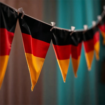 XXL Wimpelkette 5 Meter Deutschland Girlande schwarz, rot, gelb (Gold) als Deko Dekoration, Fanartikel, Partydekoration zur Fußball Europameisterschaft EM 2024 (5 Meter)